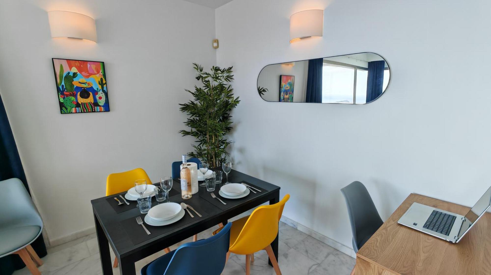 High Rise - Sea Views - Torre Lugano Apartment *